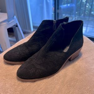 Vince Camuto Phendra Suede Booties Size 9